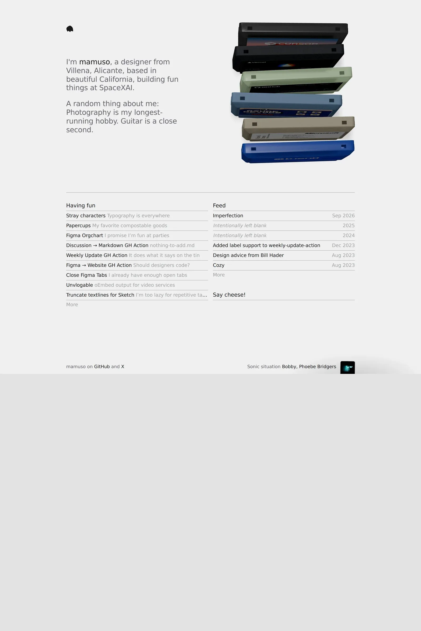 mamuso — screenshot of a 3D, minimal design blog in light grey and dark grey